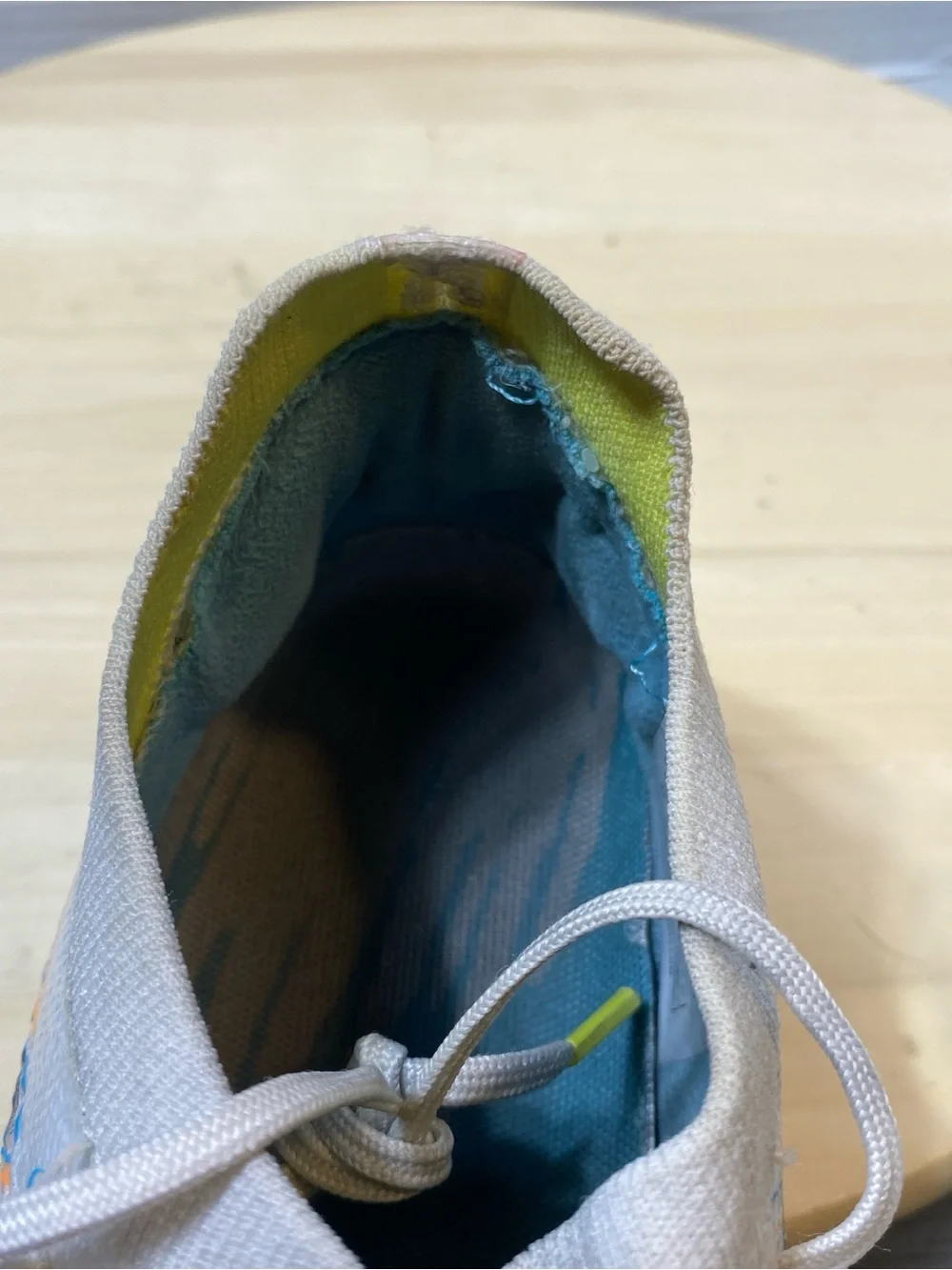 IDA Sports Women's Turf Soccer Shoes White Blue Yellow Size US 11 / EUR 43